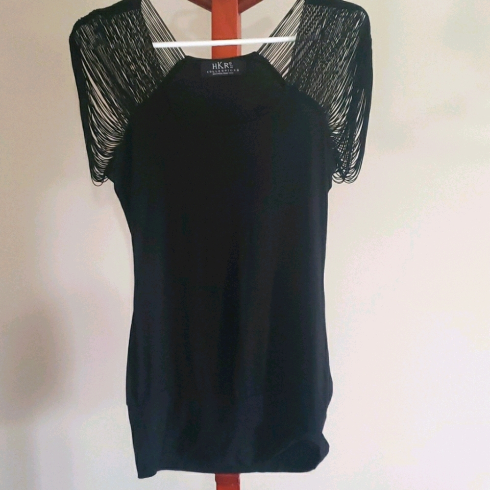 Black shoulder knotted top